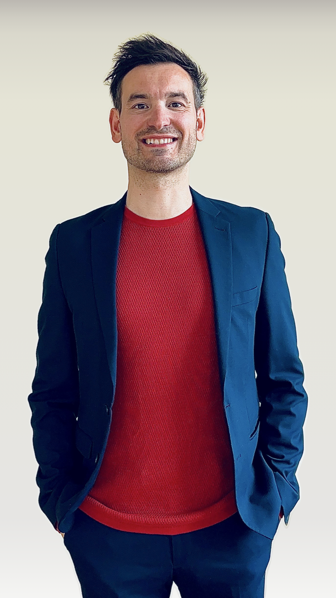 DR. Anton VESPER ist Kommunikationstrainer (B2B) in Leipzig und deutschlandweit. Darüber bietet er Beratung für Strategie für Unternehmen und Organisationen jeder Größe und erarbeitet als Business Coach für Führungskräfte.
